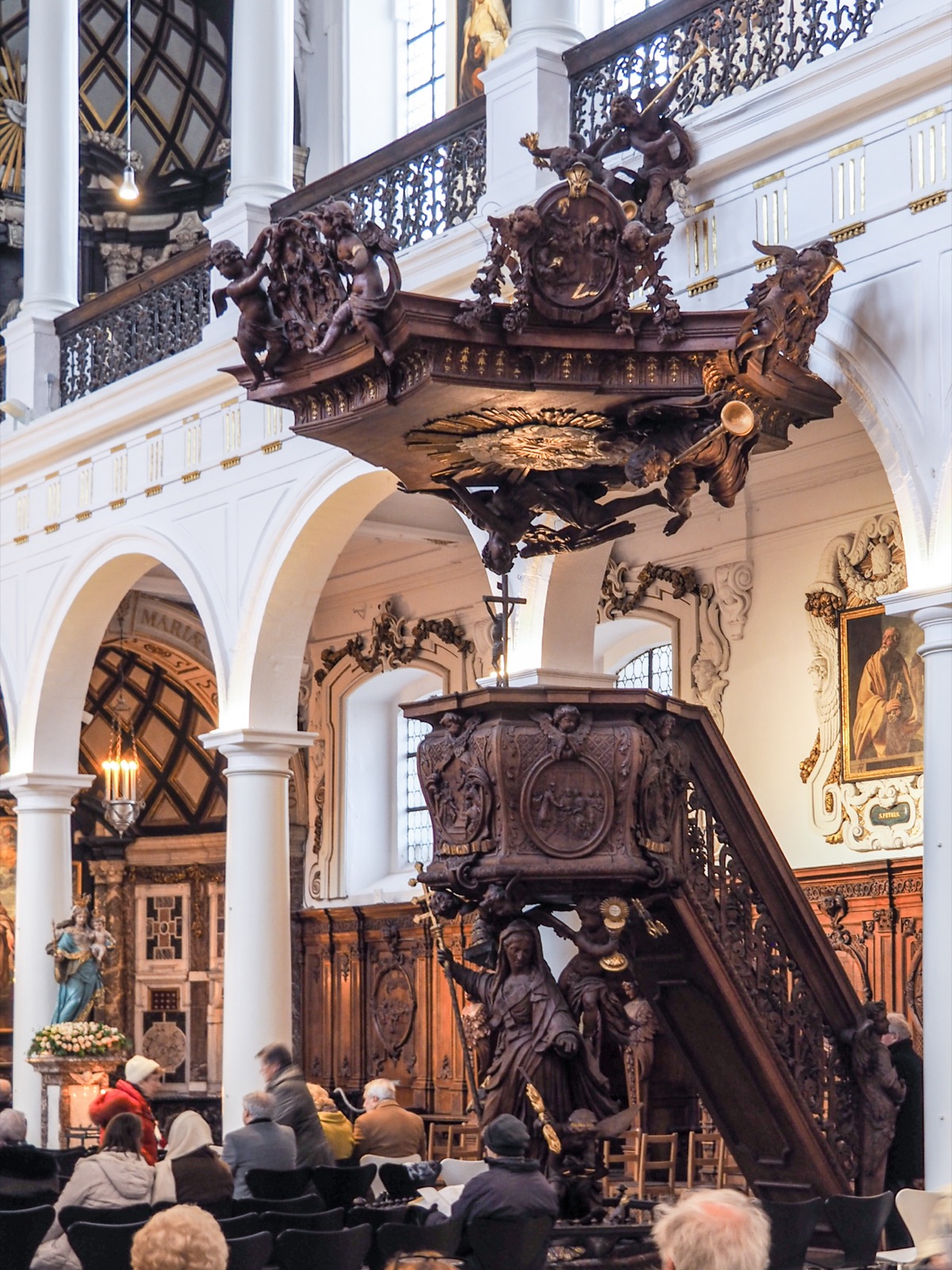Preekstoel in Sint-Carolus Borromeuskerk, Antwerpen