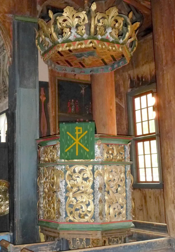 Pulpit at Lom Stavkyrkje, Lom