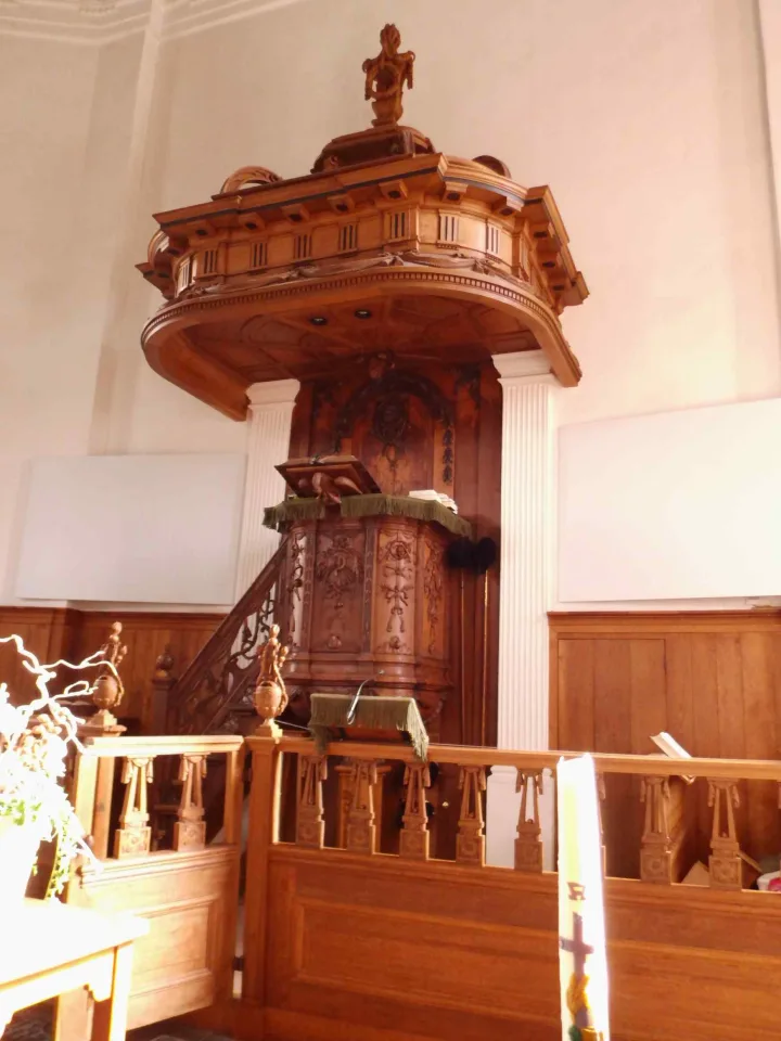 Preekstoel in De Koepelkerk, Berltsum