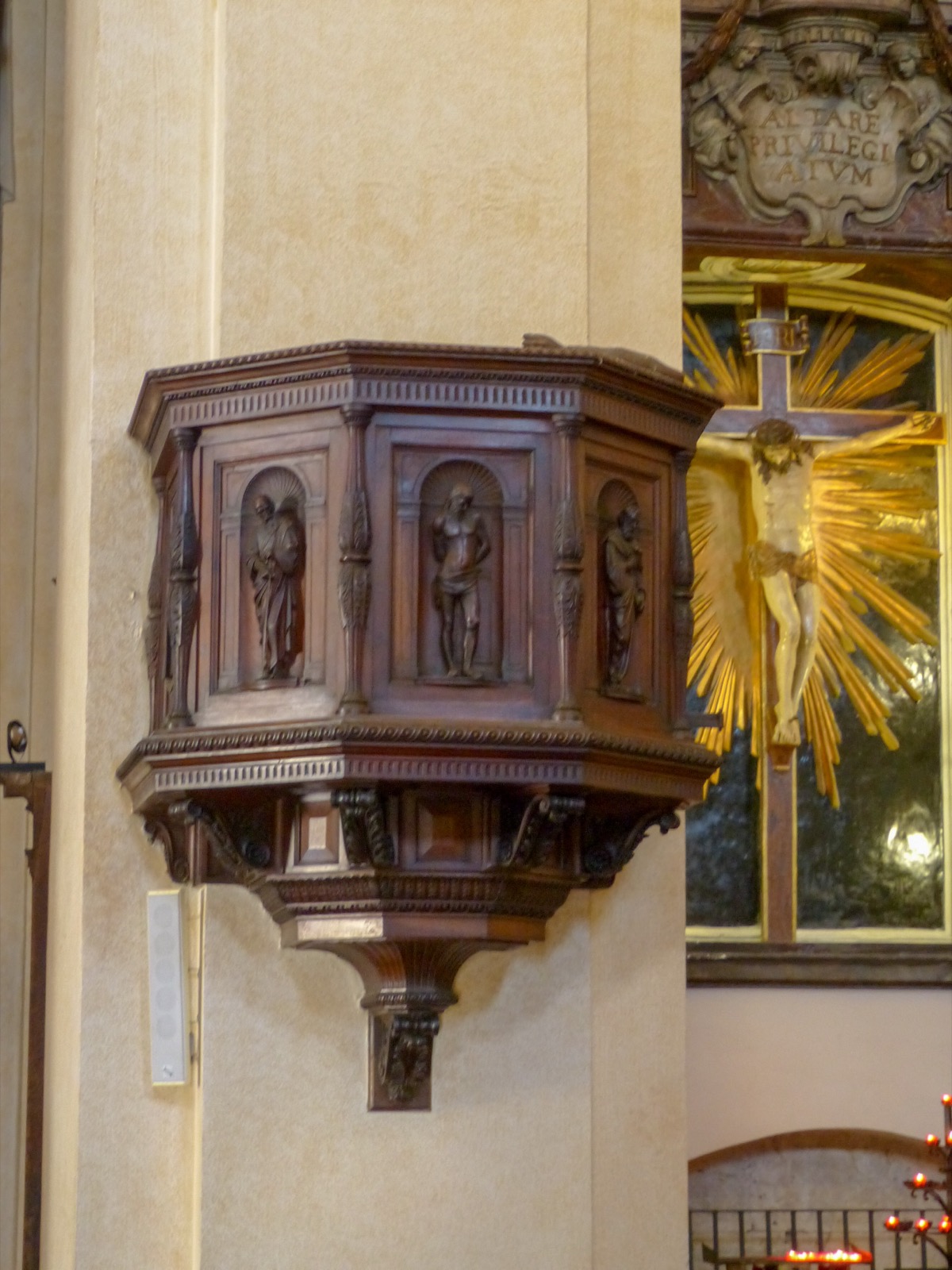 Preekstoel in Cattedrale di San Rufino, Assisi