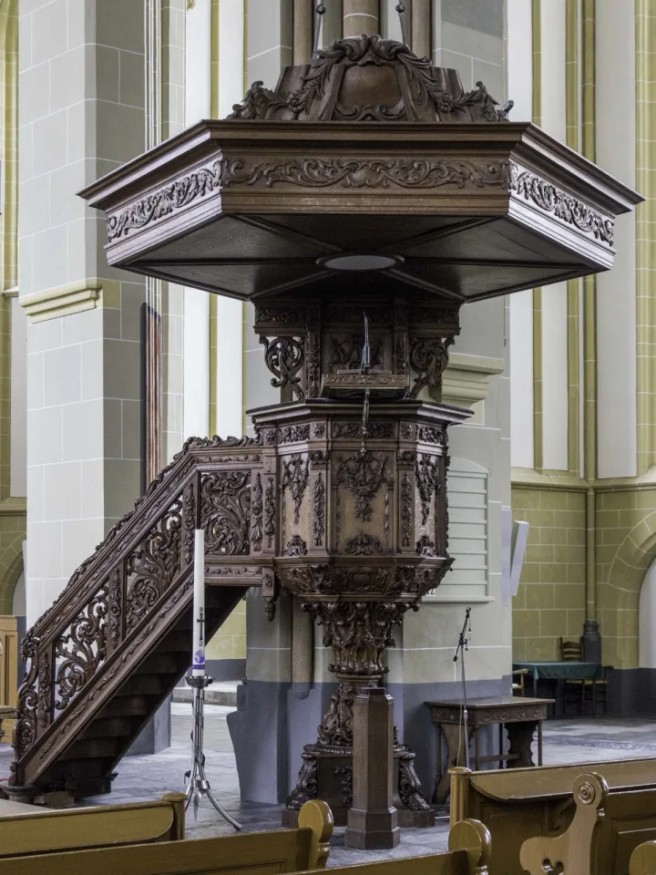 Preekstoel in Walburgiskerk, Zutphen