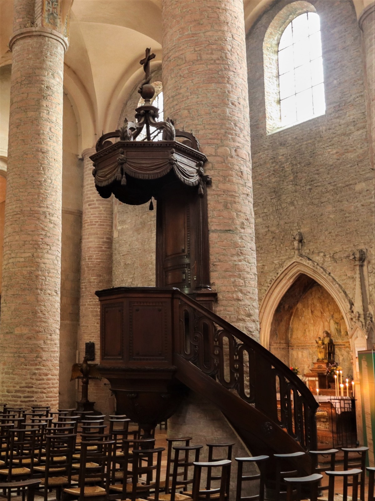 Pulpit at  abdij Saint-Philibert, Tournus