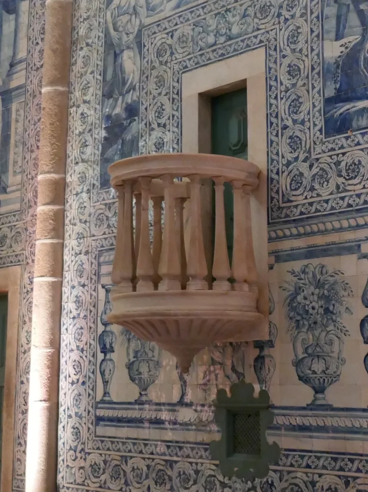 Preekstoel in Igreja de Sao Joao Evangelista, Evora
