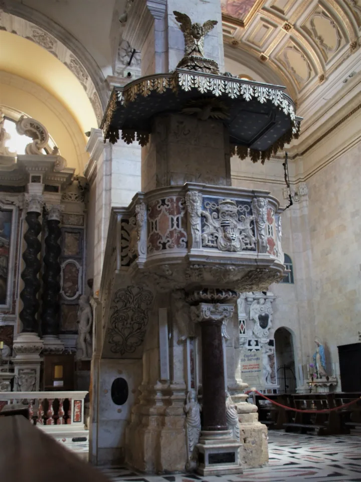 Preekstoel in Cattedrale di Santa Maria Assunta e Santa Cecilia, Cagliari