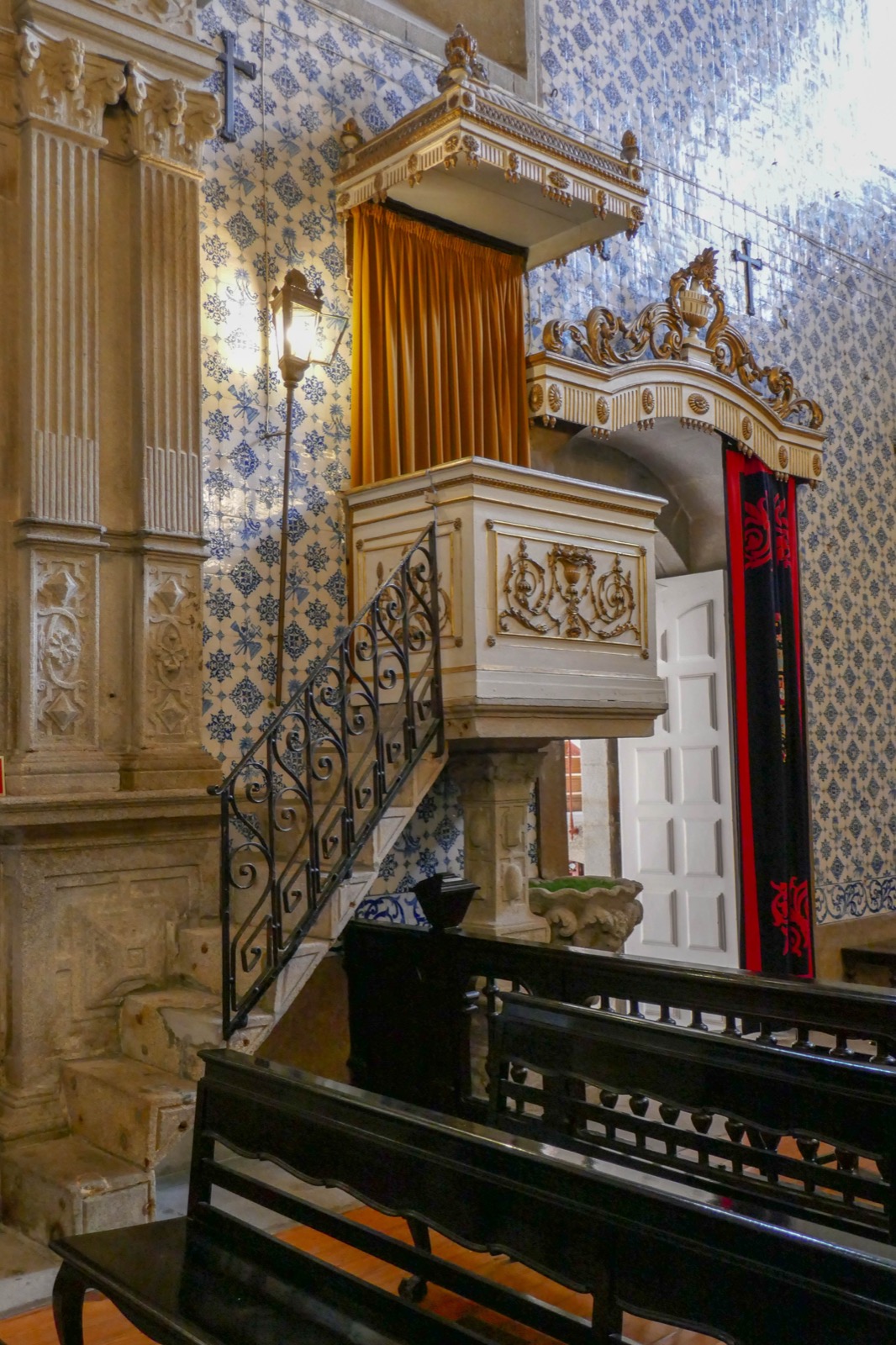 Pulpit at Igreja da Misericordia, Porto