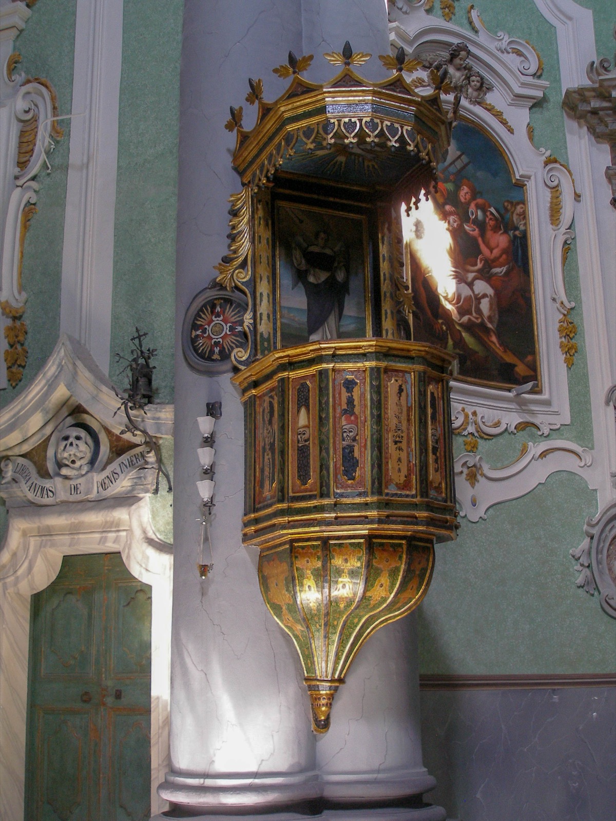 Preekstoel in Church of San Francesco d Assisi, Matera