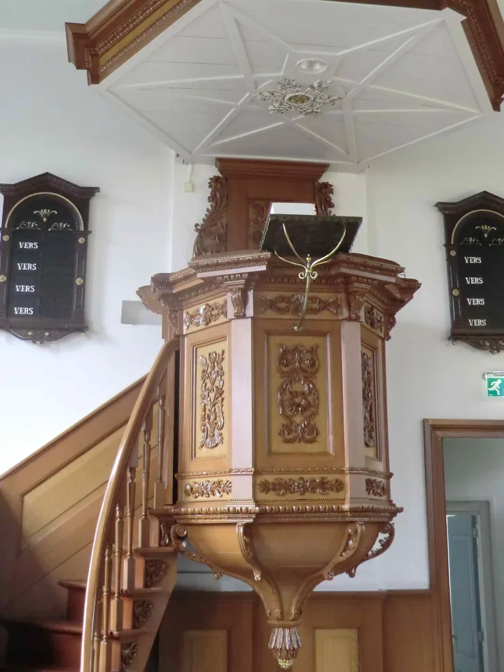 Preekstoel in Doopsgezinde kerk, Holwerd