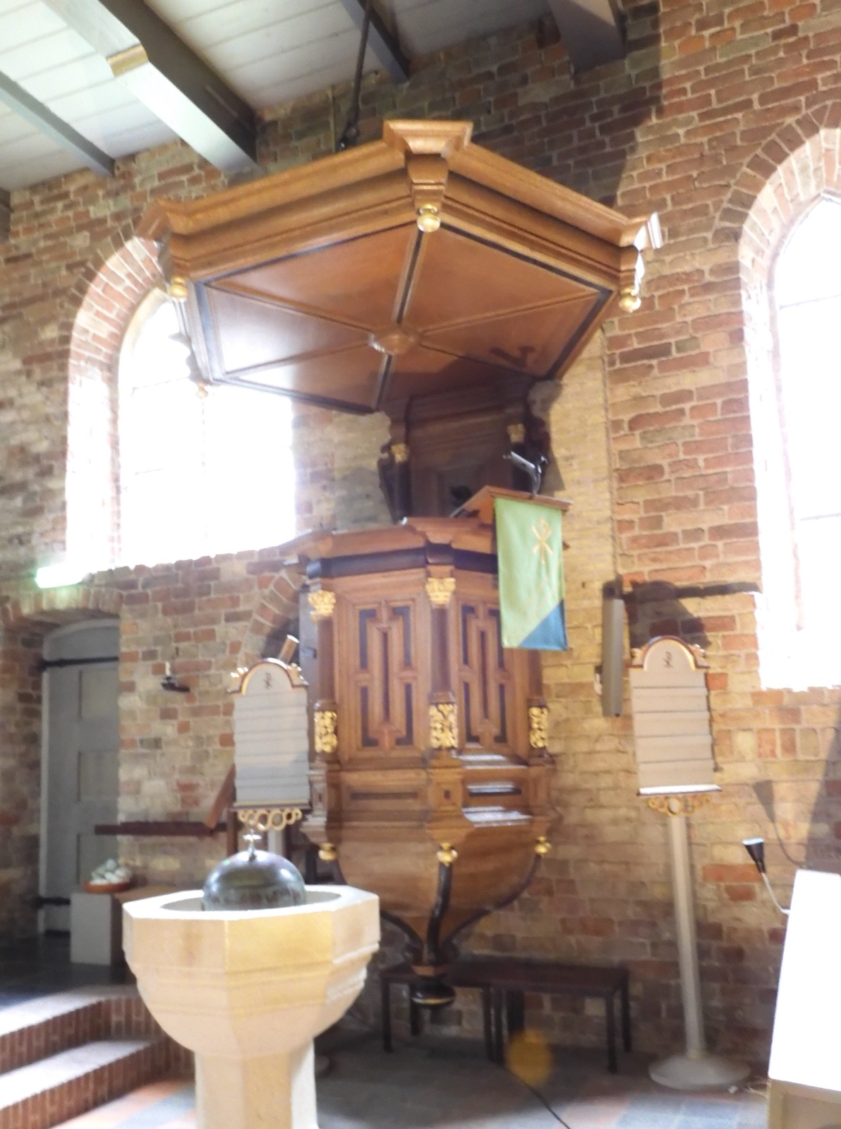 Preekstoel in Bonifatiuskerk, Olderbercoop