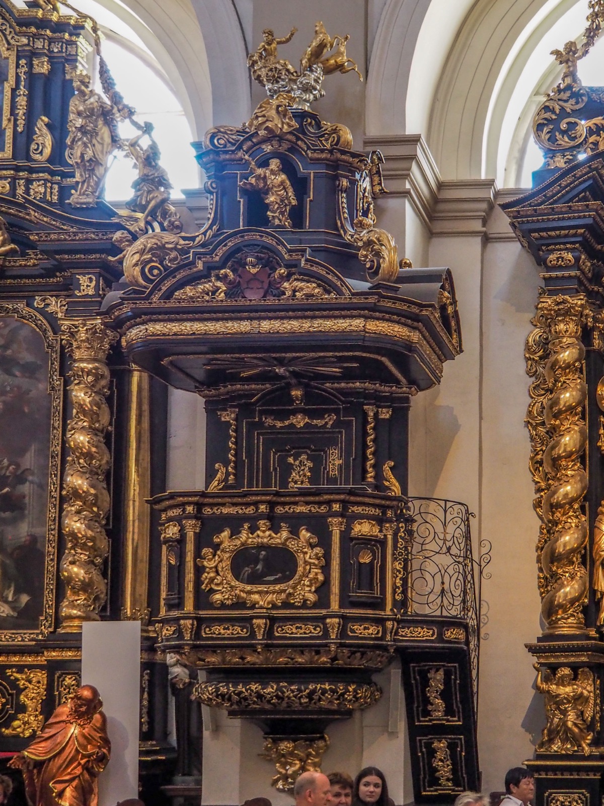 Preekstoel in Kostel Panny Marie Vitezne, Praha