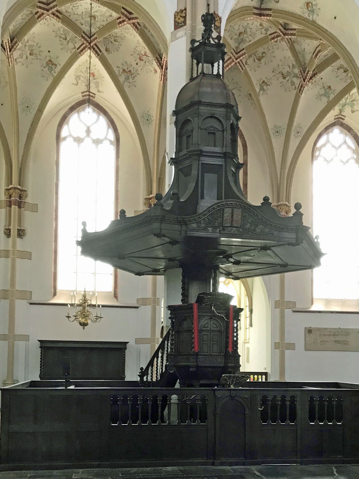 Preekstoel in Sint-Maartenskerk, Zaltbommel