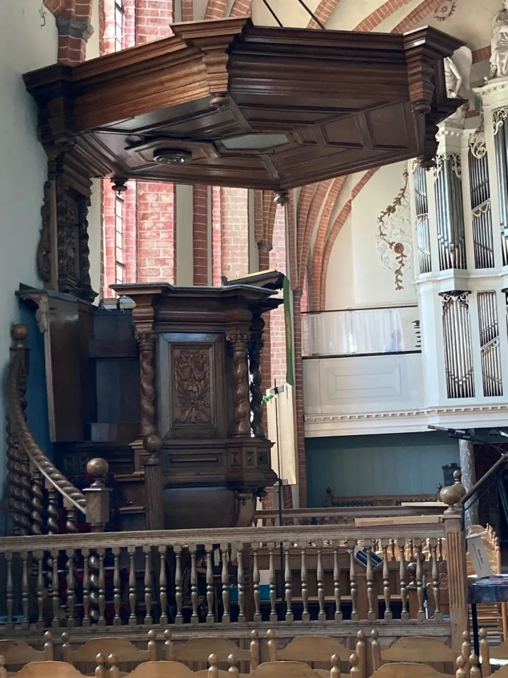 Pulpit at Maartenskerk, Kollum