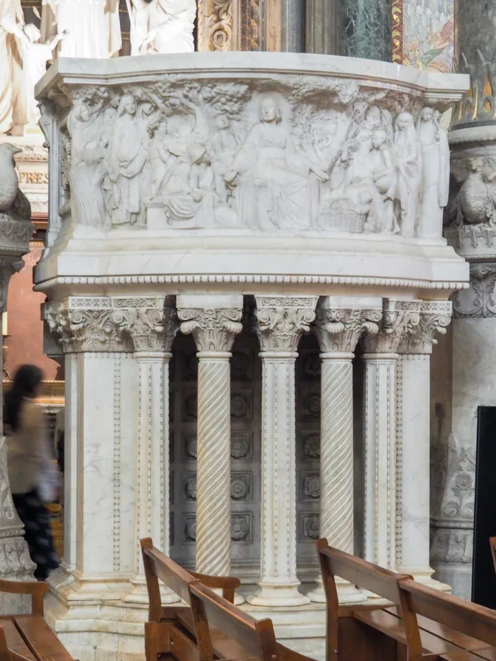 Preekstoel in Notre Dame de Fourviere, Lyon