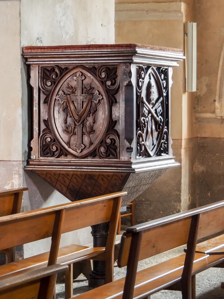 Preekstoel in Eglise St Pierre, Ruoms