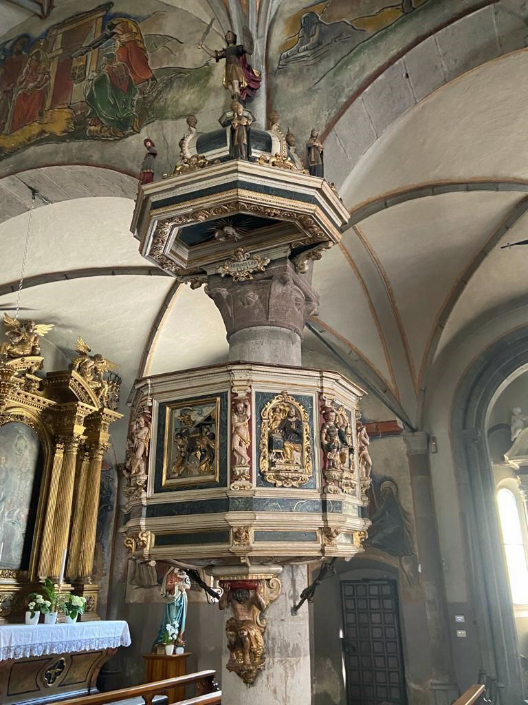 Preekstoel in Chiesa di San Maria Assunta, Male