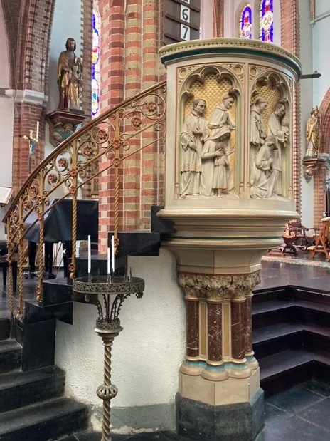 Preekstoel in HH Nicolaas en Antoniuskerk, Monnickendam