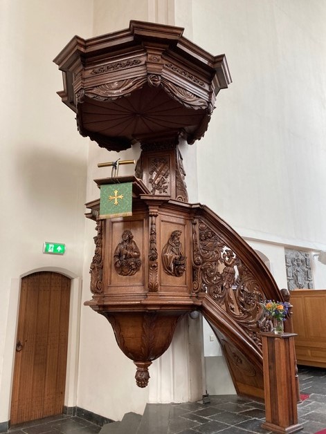 Preekstoel in Kloosterkerk, Den Haag