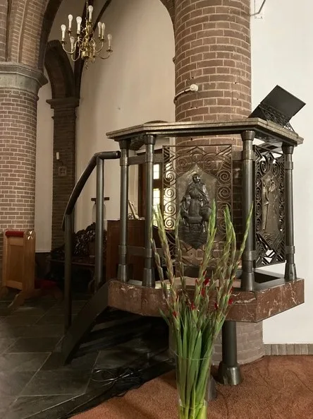 Preekstoel in Heilig Hart van Jezuskerk, De Zilk