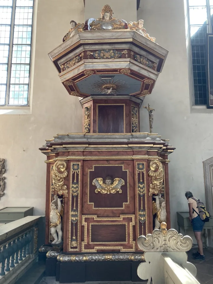 Preekstoel in Sint-Stefanus- en Vituskerk, Hoxter