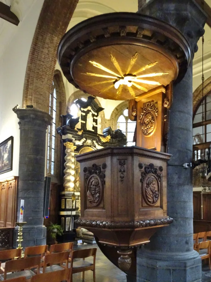 Preekstoel in Sint-Antoniuskerk, Blankenberge