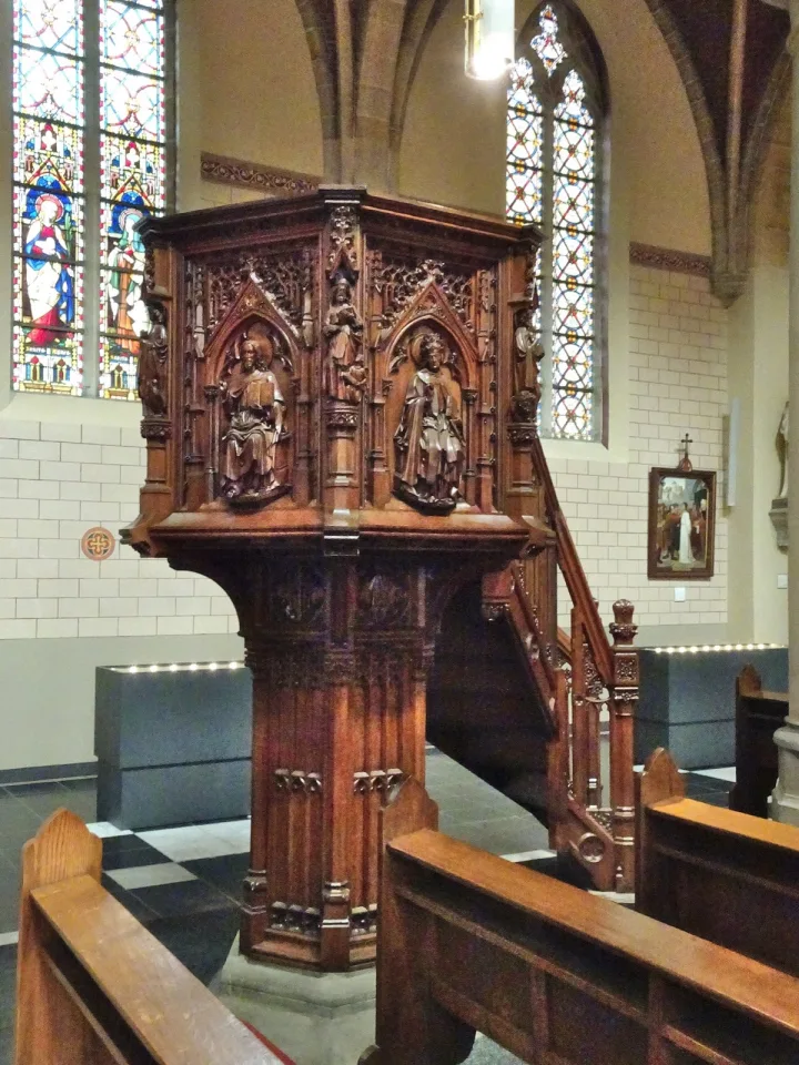 Preekstoel in Sint-Pietersbandenkerk, Lommel
