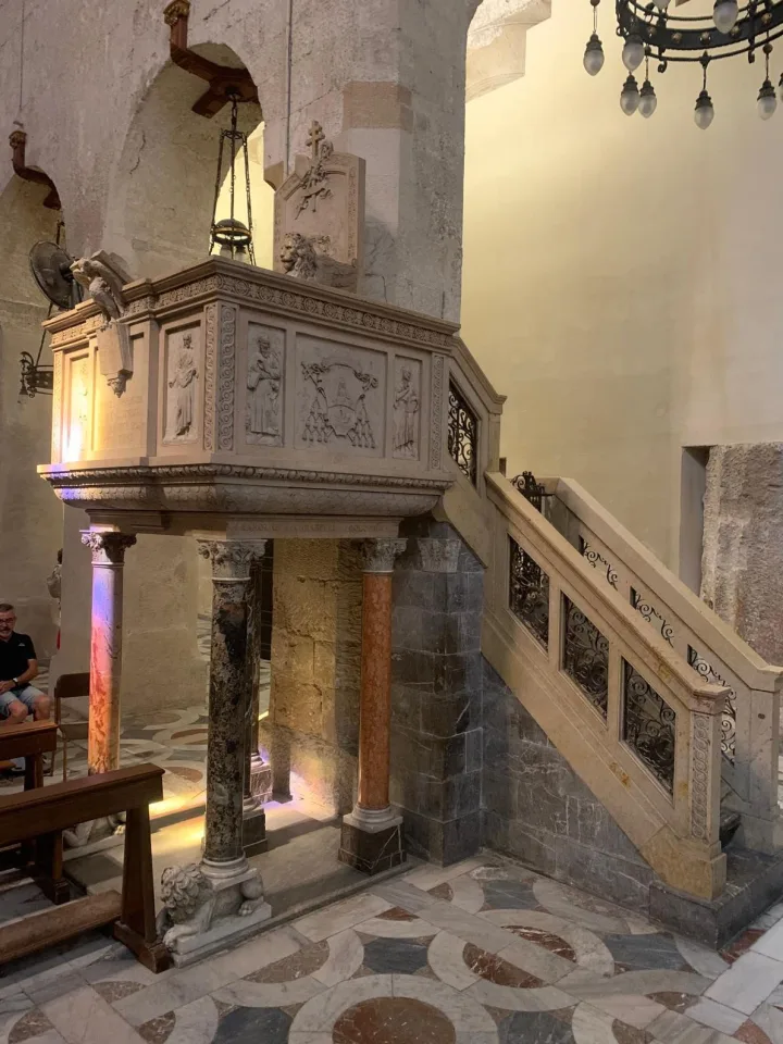 Pulpit at Cattedrale metropolitana della Nativita di Maria Santissima, Siracusa