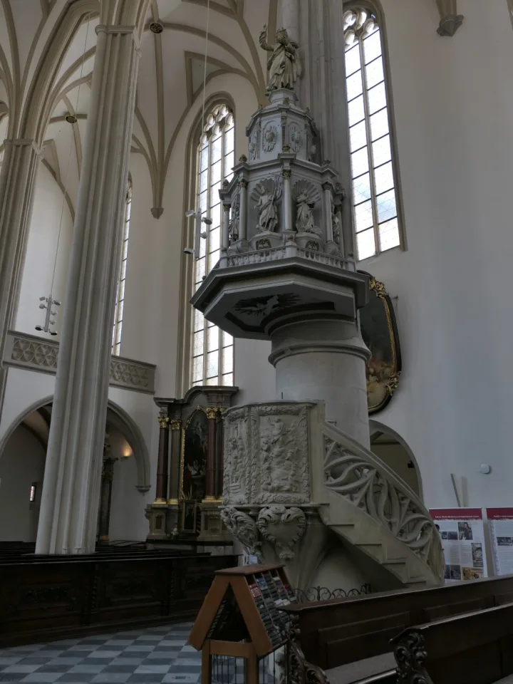 Preekstoel in Kostel Sv Jacuba, Brno