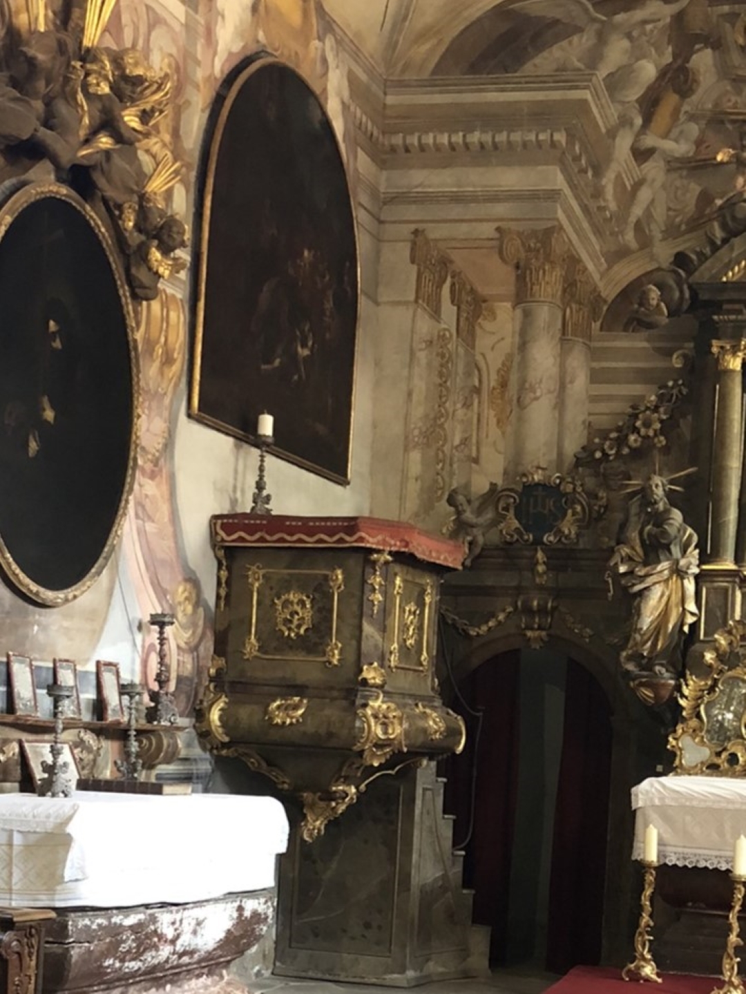 Preekstoel in Kapel van Hrad Pernstejn, Nedvedice