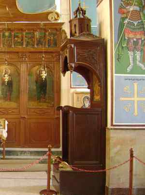 Preekstoel in Grieks Orthodoxe Basiliek St Joris, Madaba