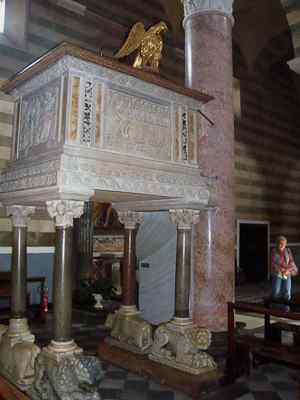Preekstoel in Duomo Santa Maria Assunta di Volterra, Volterra