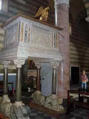 Preekstoel in Duomo Santa Maria Assunta di Volterra, Volterra