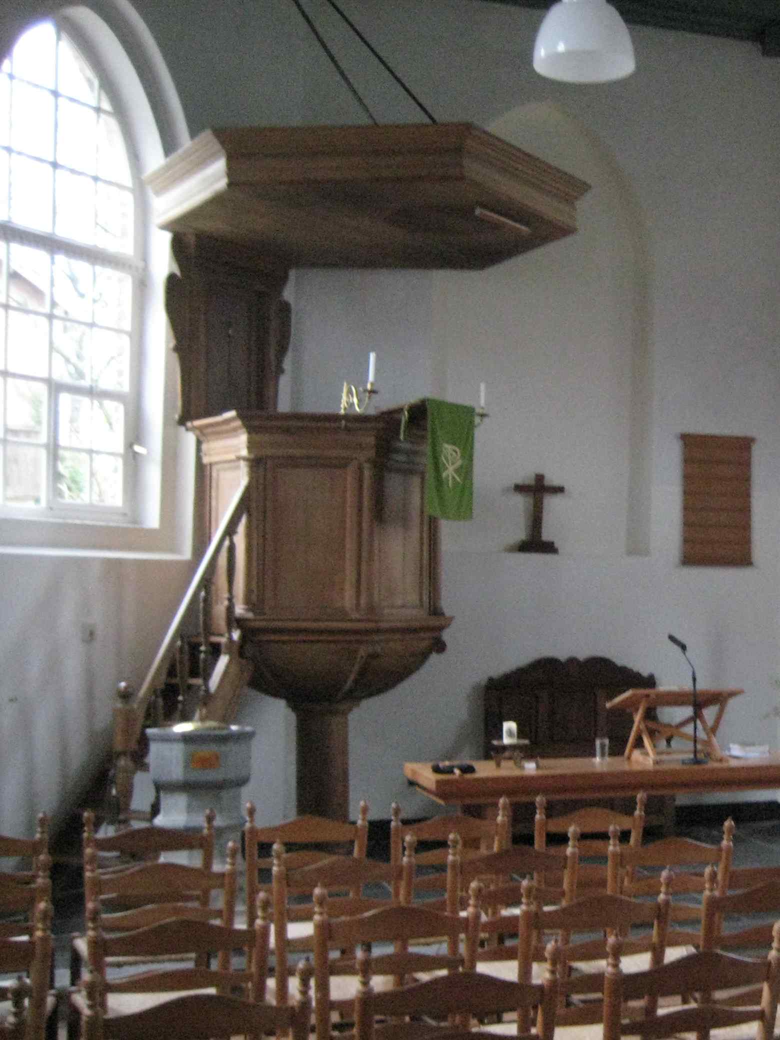 Preekstoel in PKN kerk, Engelen