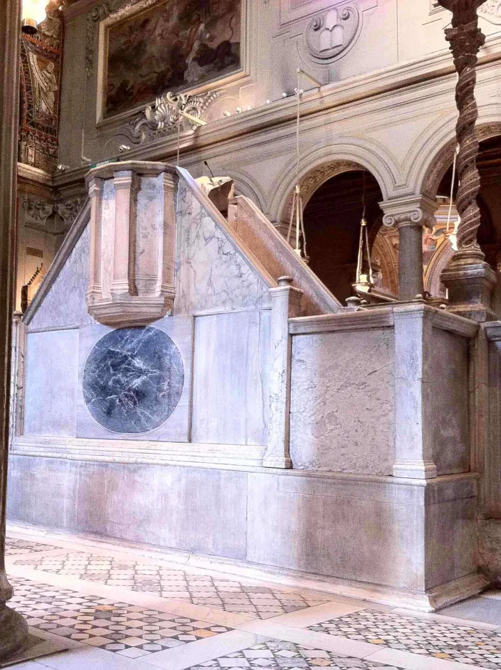 Preekstoel in Basilica di San Clemente, Rome
