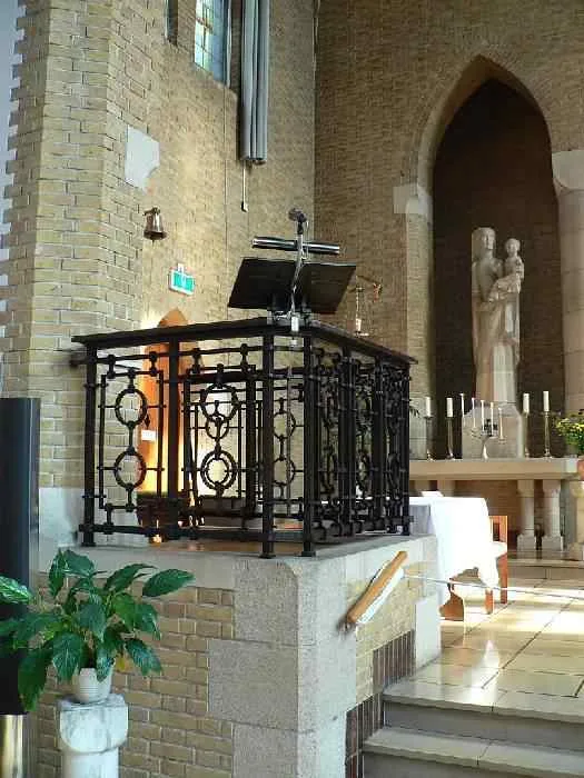 Preekstoel in Kapel van de Zusters Onze Lieve Vrouw van Amersfoort , Amersfoort