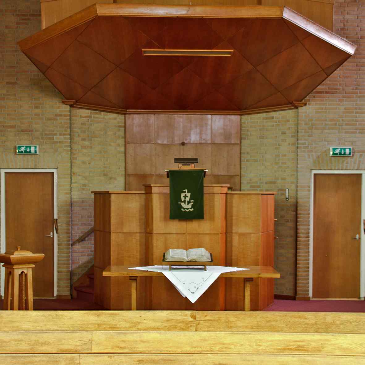 Preekstoel in Maranathakerk, Enschede