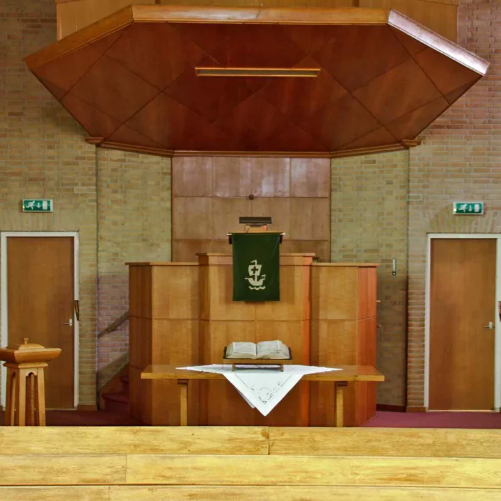 Preekstoel in Maranathakerk, Enschede