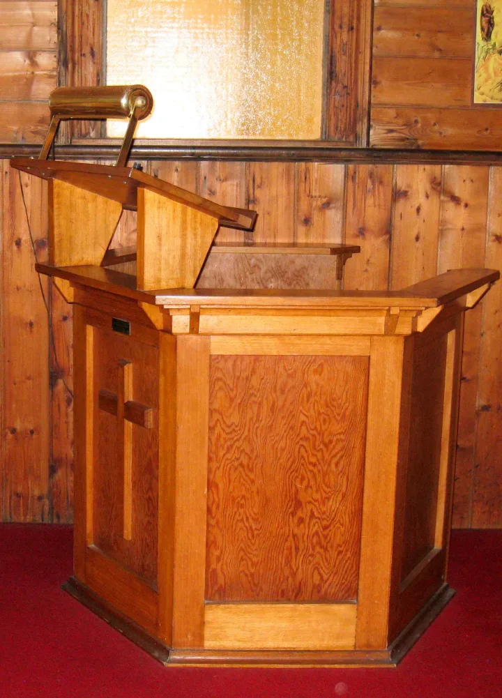 Preekstoel in St Aidan's Church, Lorne