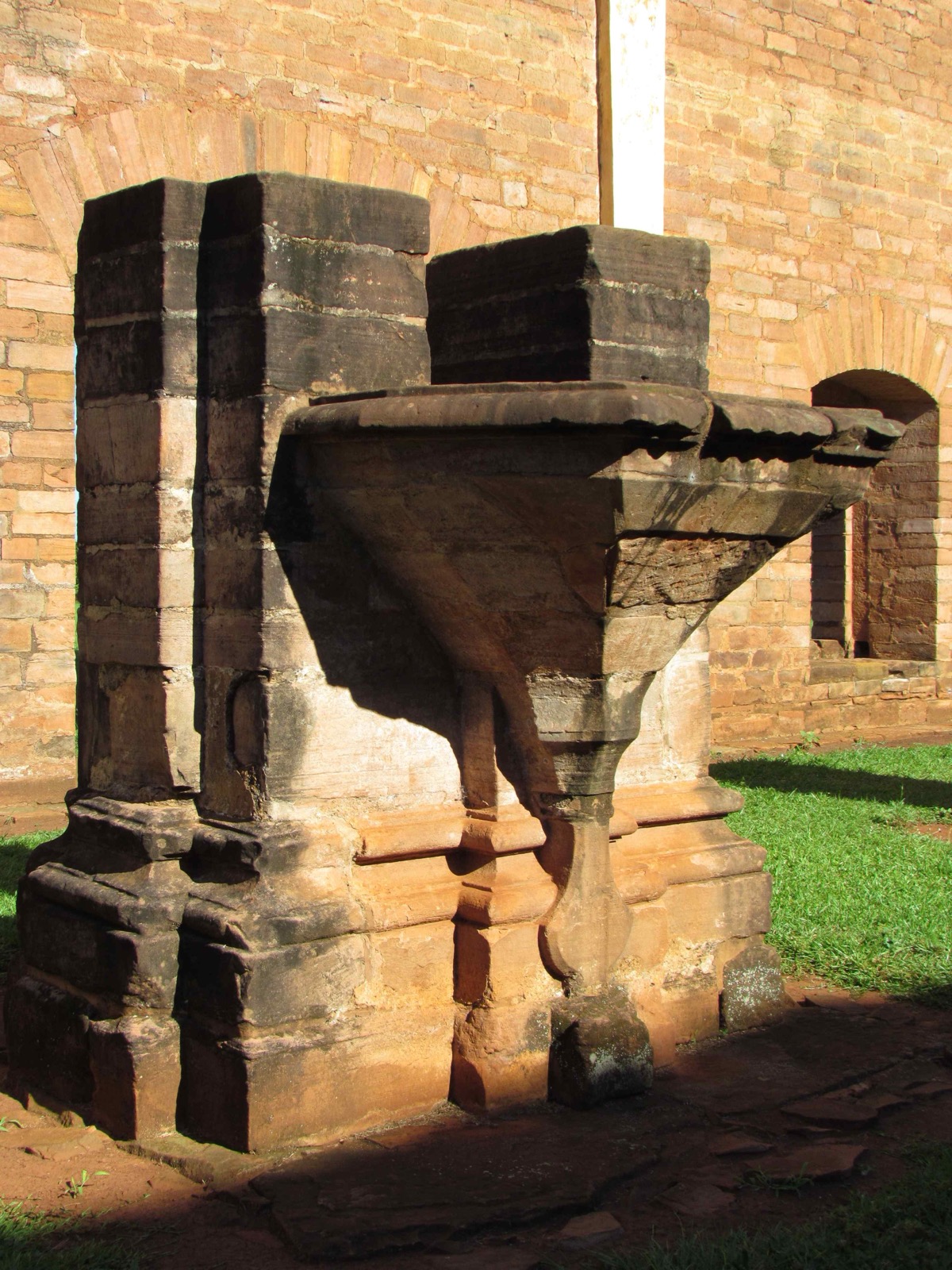 Pulpit at MISION JESUS DE TAVARANGUE, Encarnacion