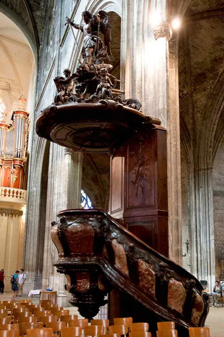 Preekstoel in Basilique Saint-Michel, Bordeaux