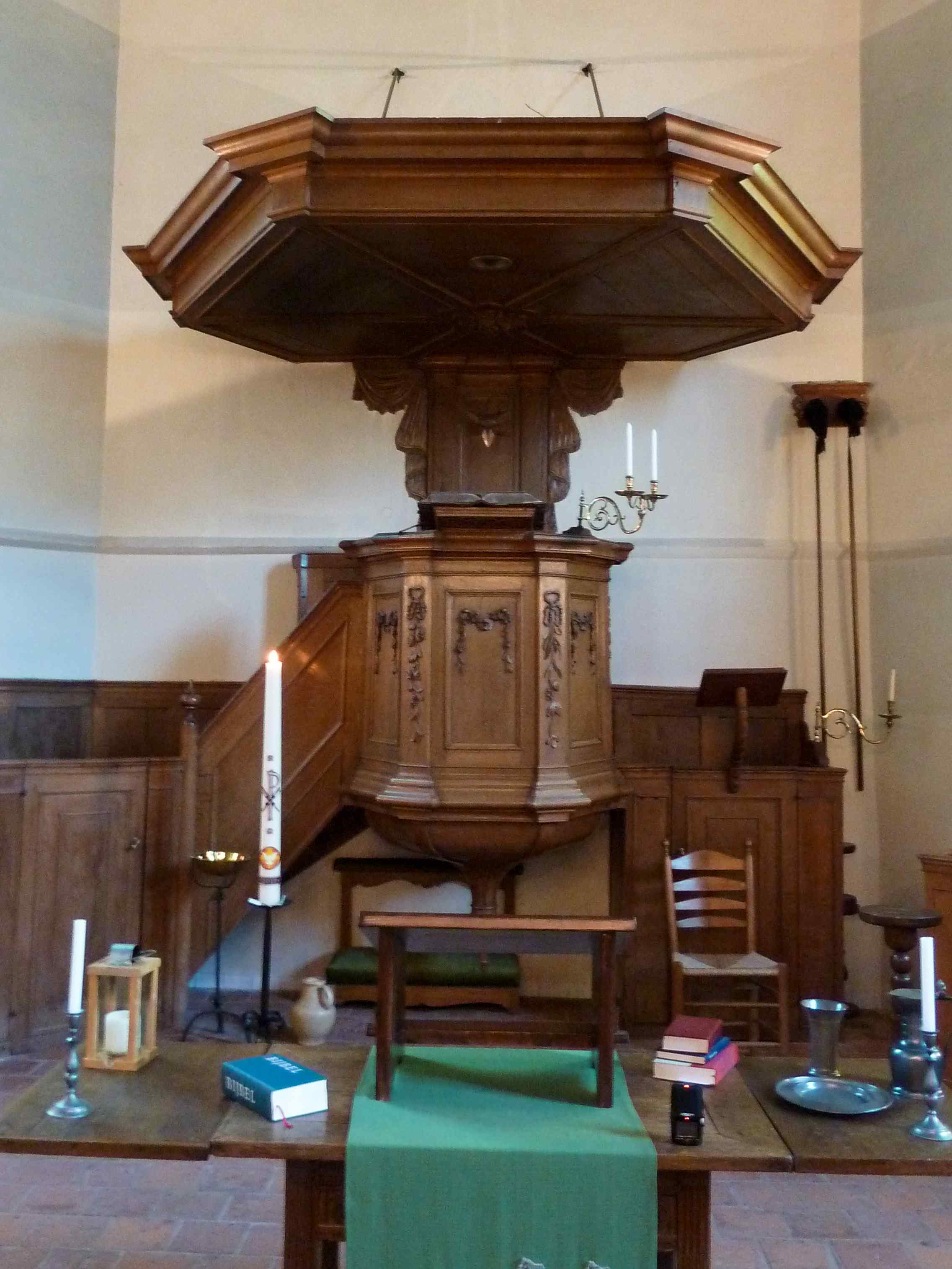Preekstoel in Stefanuskerk, Westerbork