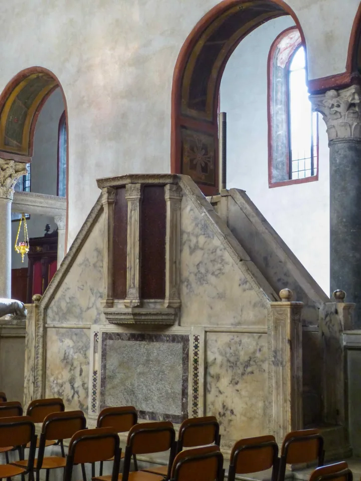 Preekstoel in Santa Maria in Cosmedin, Rome