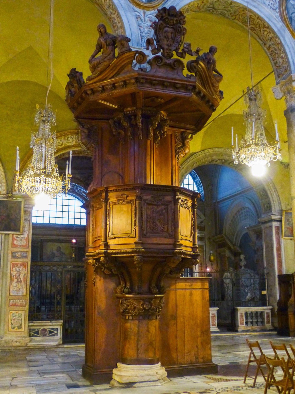 Preekstoel in Santa Maria in Aracoeli, Rome