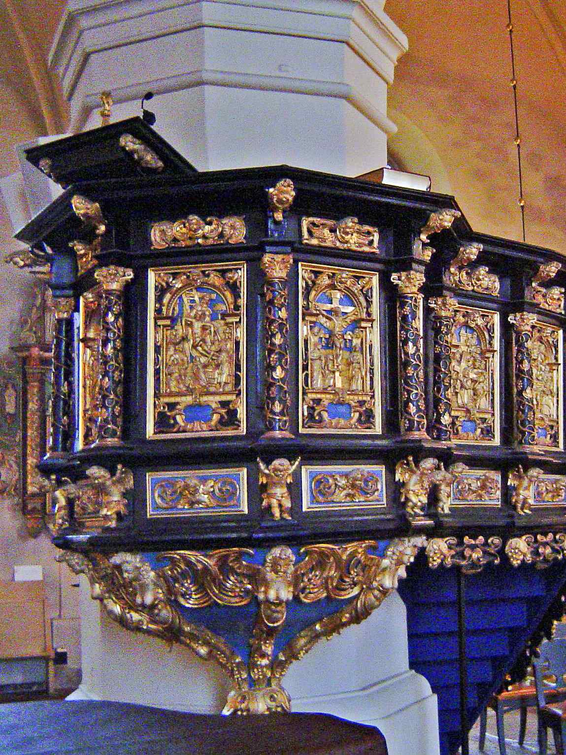 Pulpit at Trefaldighetskyrkan, Gavle