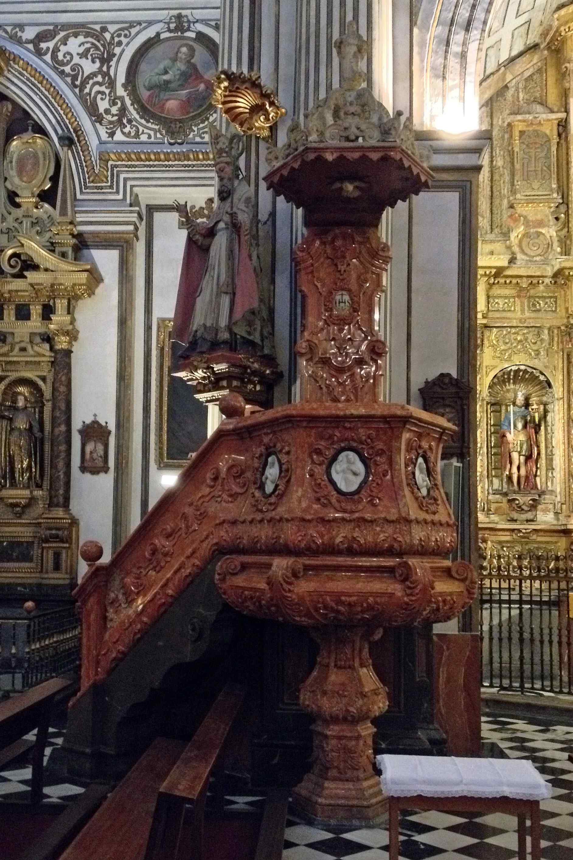 Preekstoel in Collegiata de San Justo y Pastor, Granada