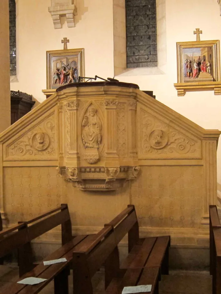 Pulpit at St Pierre, Romaneche Thorins