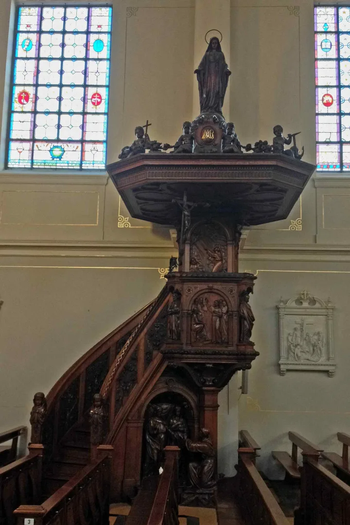 Preekstoel in Koeliekerk of Hartebrugkerk, Leiden