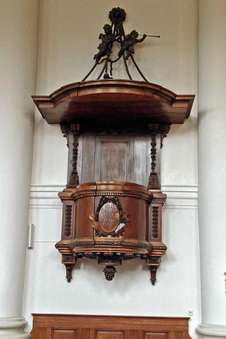 Preekstoel in Lodewijkskerk, Leiden