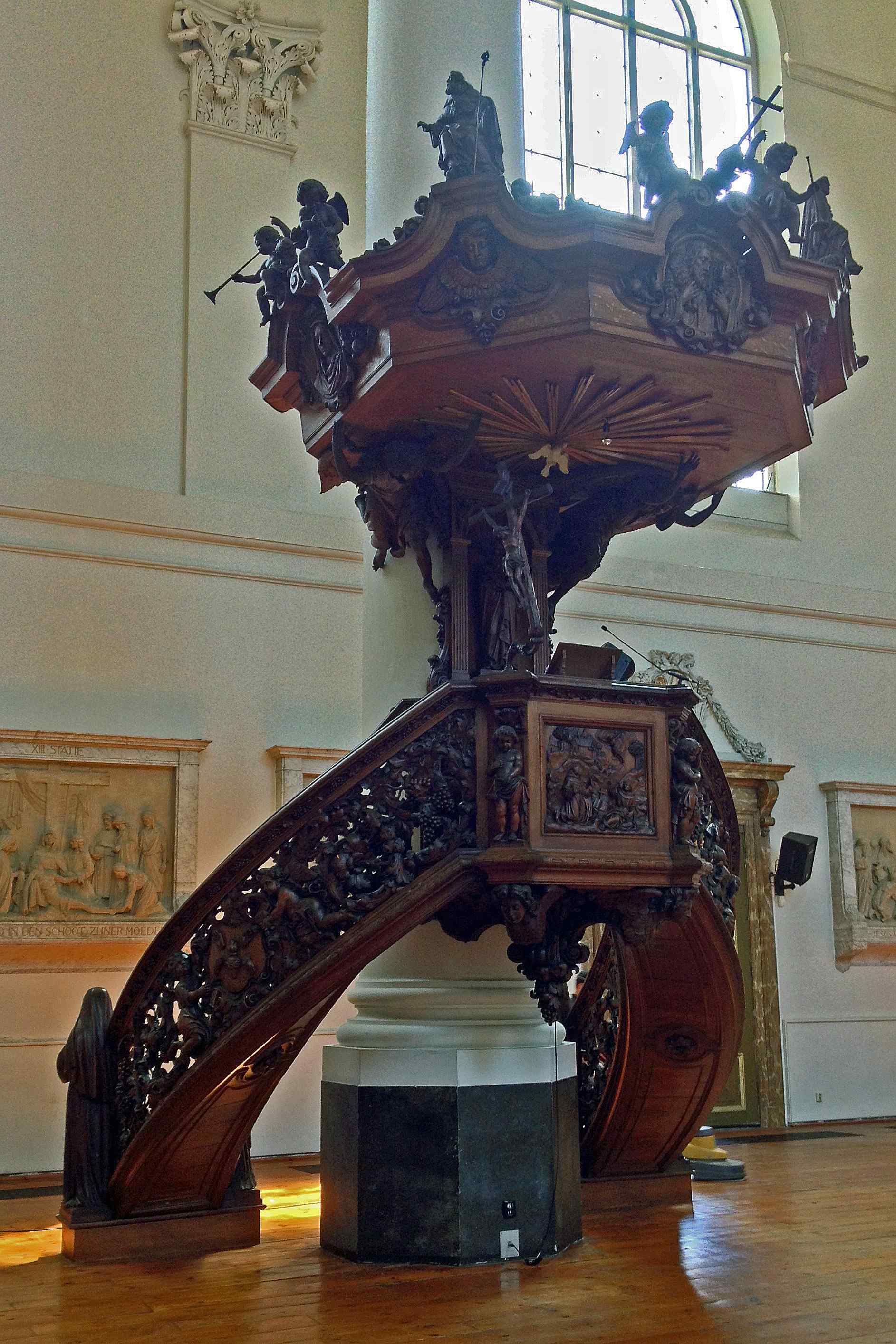 Pulpit at Mozes en Aaron, Amsterdam