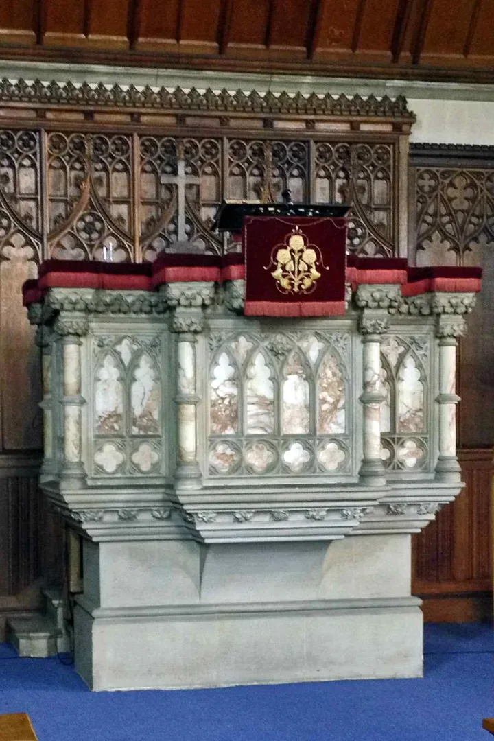 Preekstoel in East Hill United Reformed Church, London