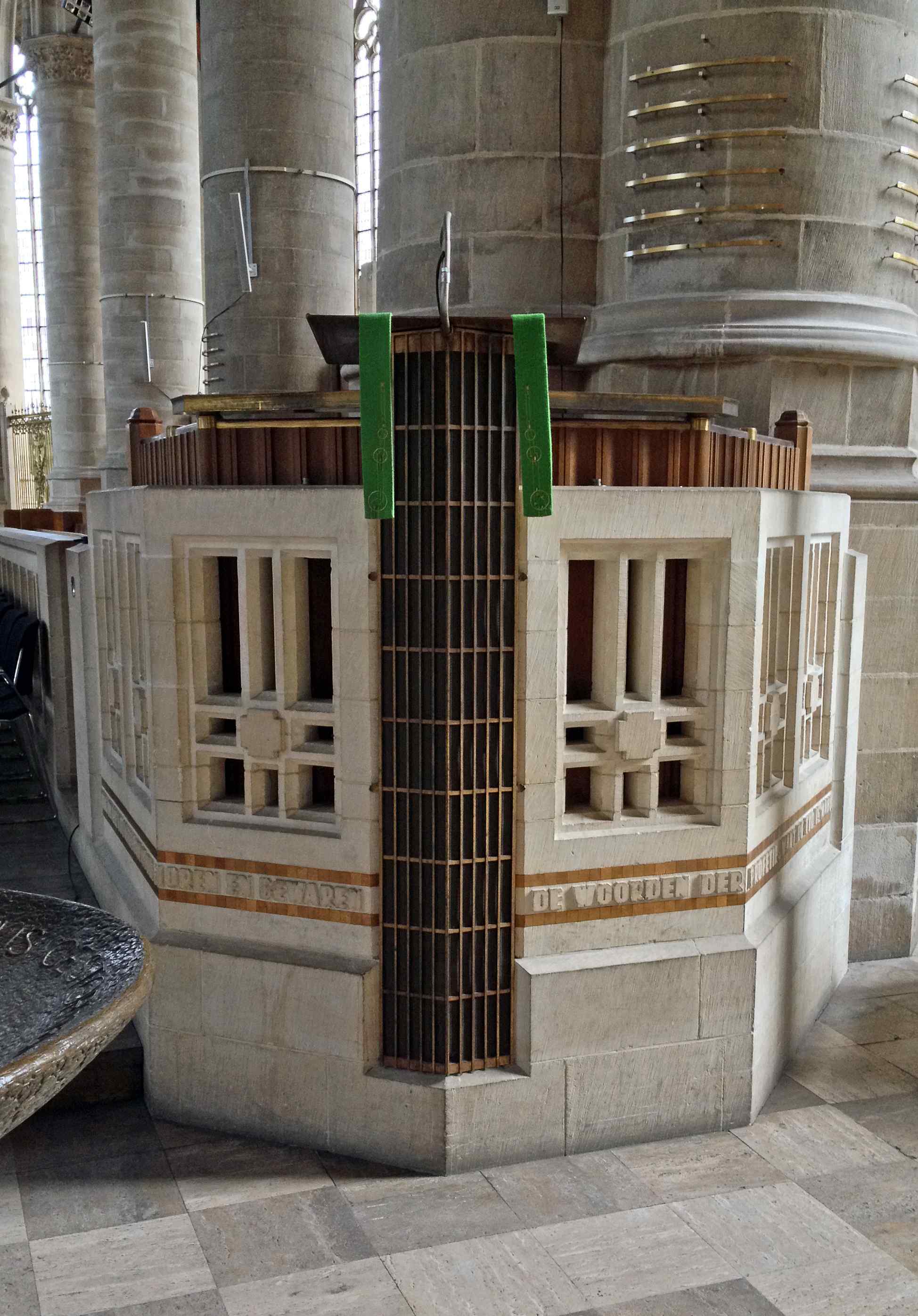 Preekstoel in Laurenskerk zuidzijde, Rotterdam