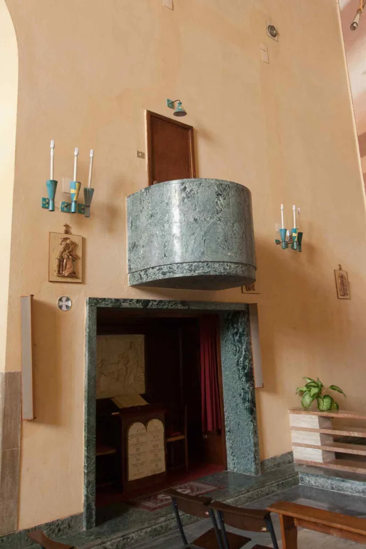 Preekstoel in Parrocchia Sacro Cuore e S. Marco, Fertilia